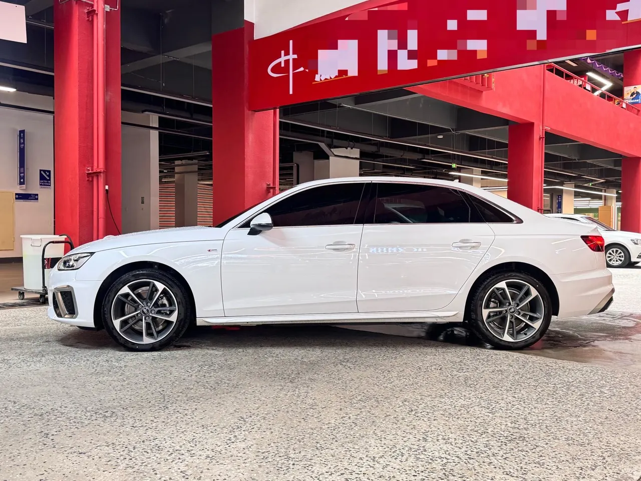 Audi 2024 A4L 2.0TFSI 40TFSI Fashion Dynamic Automatic 3