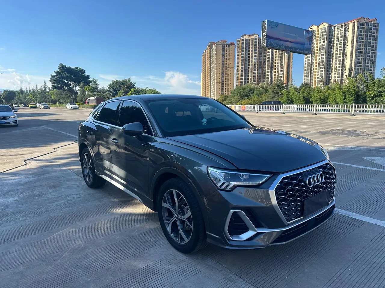 Audi 2021 Q3 Sportback 2.0TFSI 40TFSI into the life version of automatic gear 3
