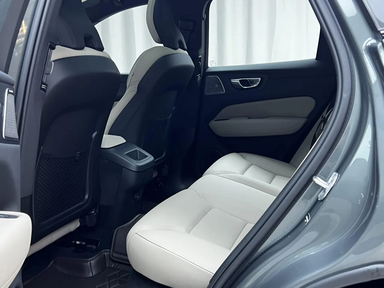 Volvo 2026 XC60 48V 2.0T B5 4WD Zhiyuan Sports Edition Automatic Gear 5