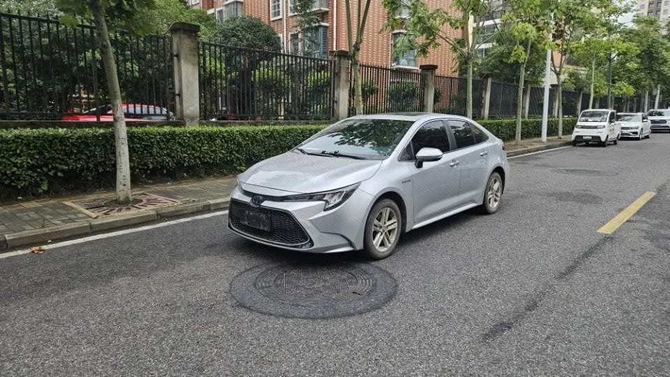 打开图片灯箱:Toyota 2022 Lei Ling Shuangqing 1.8H Stepless Deluxe Edition Automatic Gear