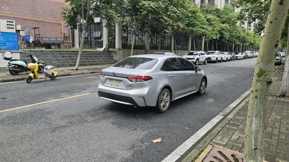Toyota 2022 Lei Ling Shuangqing 1.8H Stepless Deluxe Edition Automatic Gear 7
