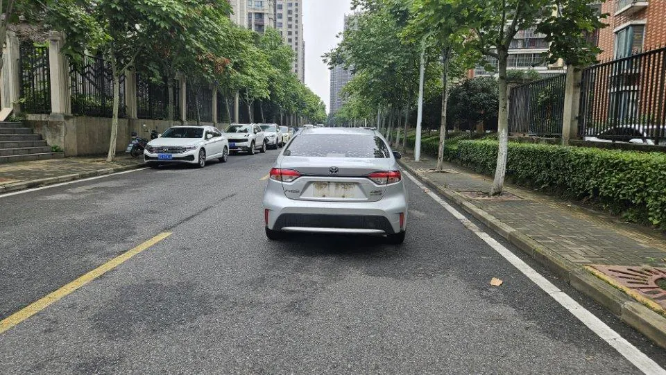 Toyota 2022 Lei Ling Shuangqing 1.8H Stepless Deluxe Edition Automatic Gear 8