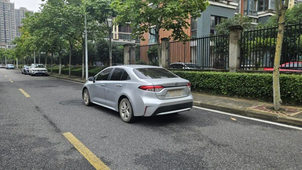 Toyota 2022 Lei Ling Shuangqing 1.8H Stepless Deluxe Edition Automatic Gear 9