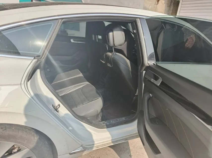 Volkswagen 2023 CC 2.0TSI 380TSI eye-catching automatic gear 2
