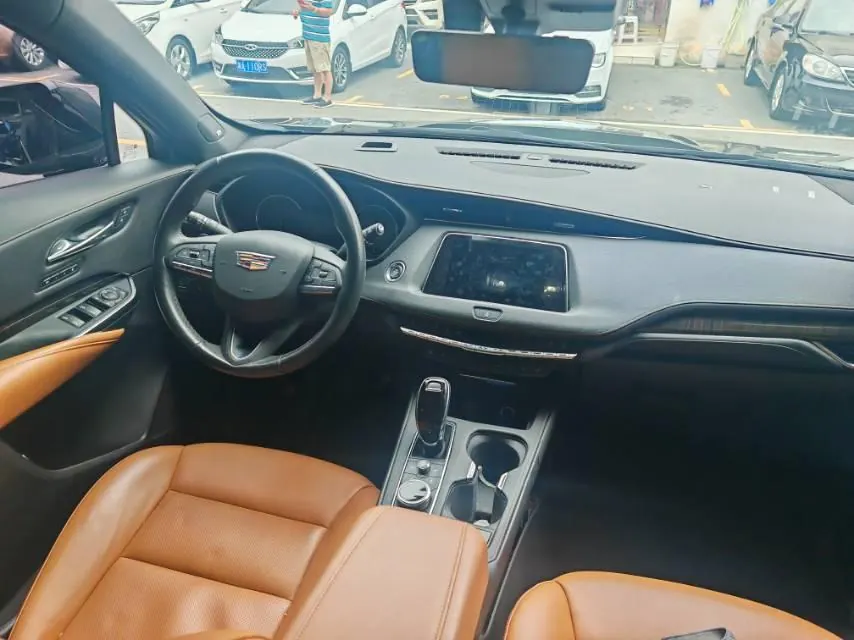 Cadillac 2023 XT4 48V 2.0T 28T two-wheel drive distinguished automatic gear 3