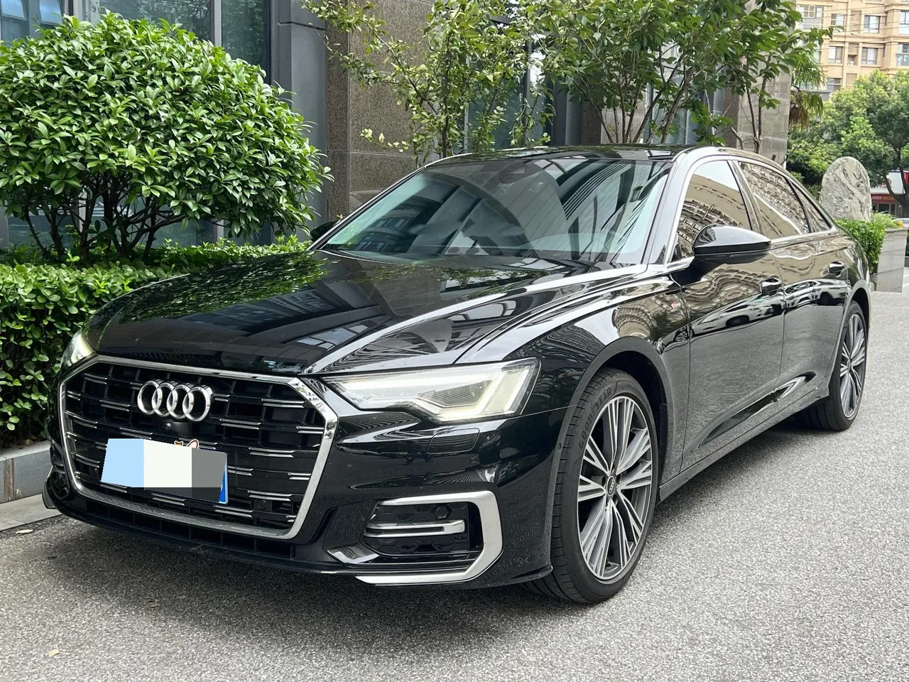 打开图片灯箱:Audi 2023 A6L 2.0TFSI 45TFSI Selected Dynamic (Modified) Automatic Gear