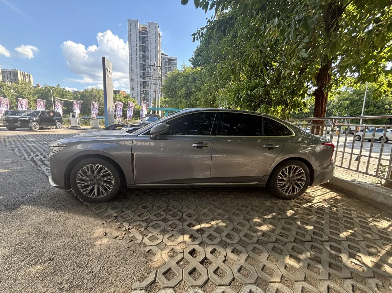 HongQi 2023 H5 2.0T Zhilian Qi Chang Edition Automatic Gear 3