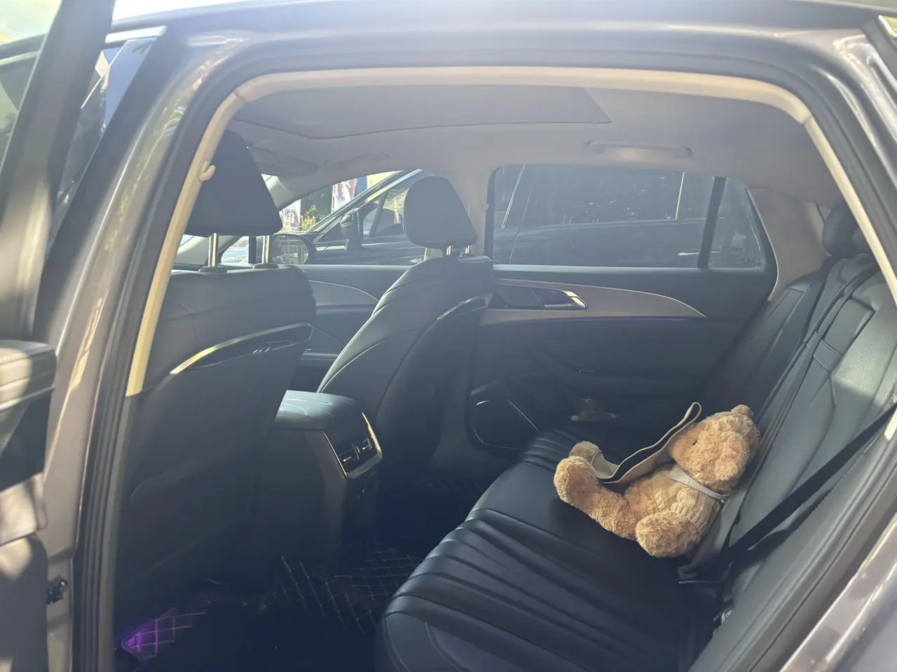 HongQi 2023 H5 2.0T Zhilian Qi Chang Edition Automatic Gear 5