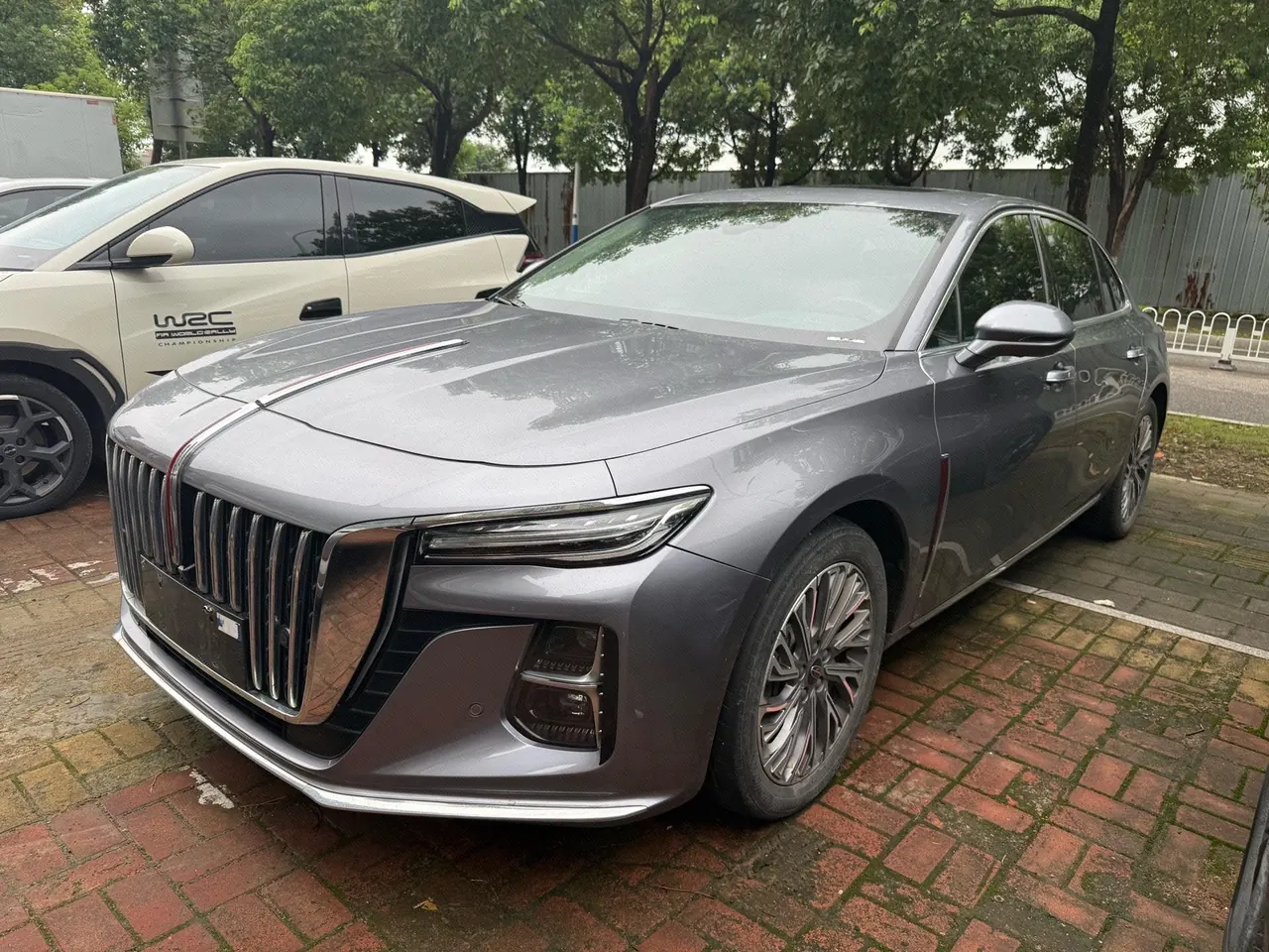 打开图片灯箱:HongQi 2023 H5 HEV 1.5T stepless smart flag smooth version of automatic gear