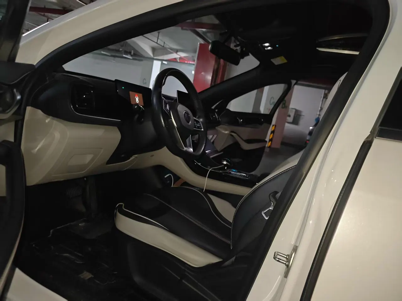 BYD 2023 Qin PLUS DM-i 1.5 stepless champion version leading 120KM automatic gear 2