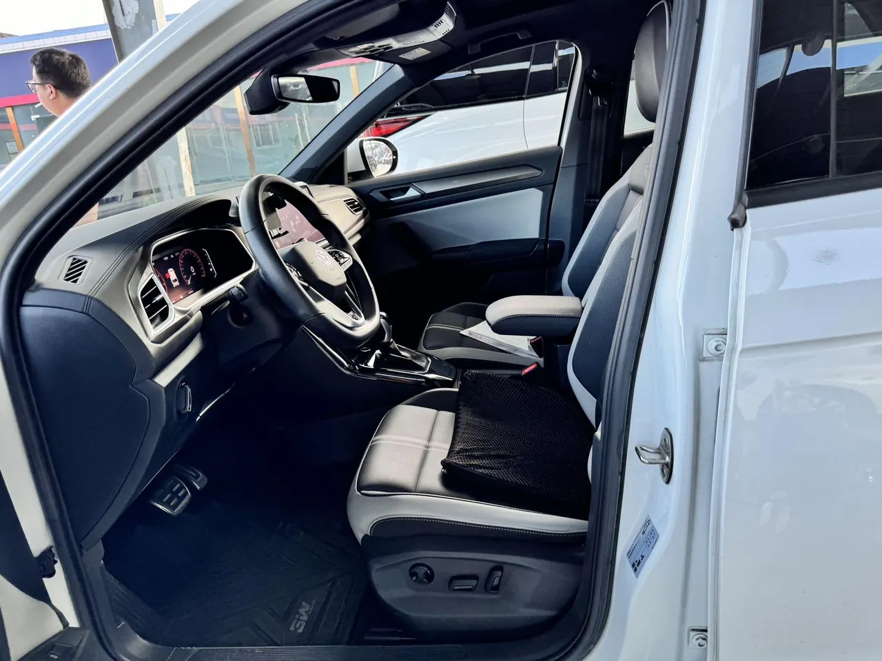 Volkswagen 2023 Tange 1.5TSI 300TSI Two-Drive Chen Guang Edition Automatic Gear 4