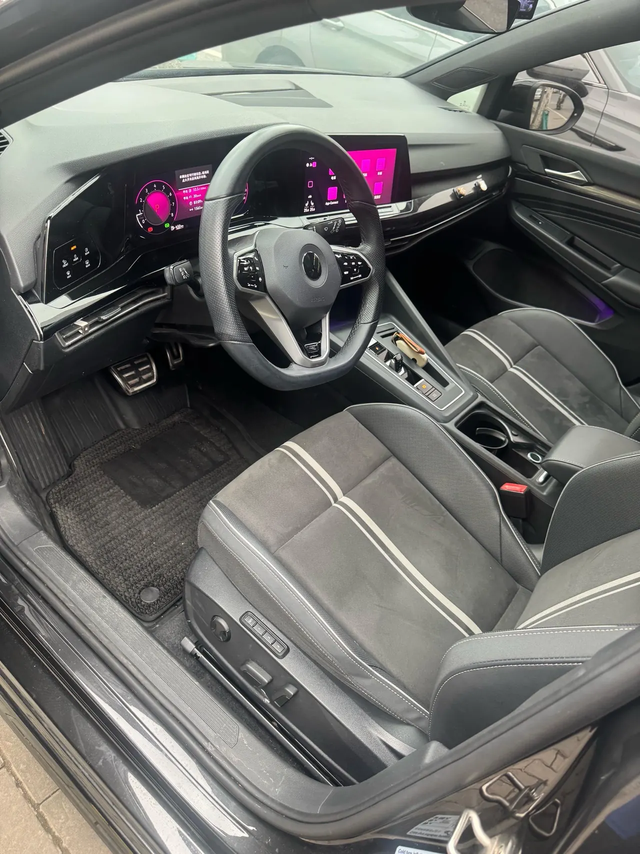 Volkswagen 2021 Golf 8 R-Line 1.4TSI 280TSI Automatic 3
