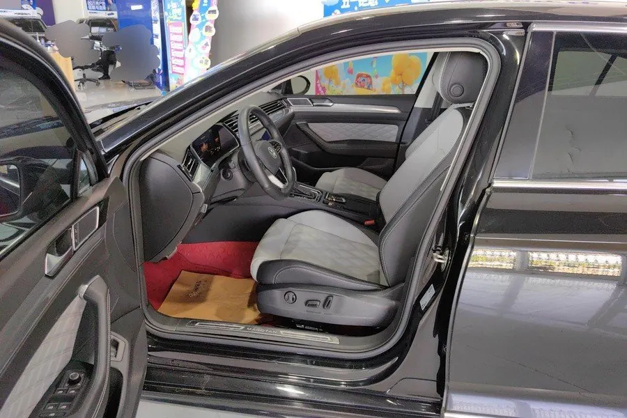 Volkswagen 2023 Magotan 2.0TSI 330TSI 2 million Commemorative Edition Leading Automatic Gear 3