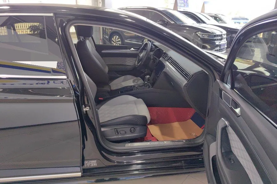 Volkswagen 2023 Magotan 2.0TSI 330TSI 2 million Commemorative Edition Leading Automatic Gear 6