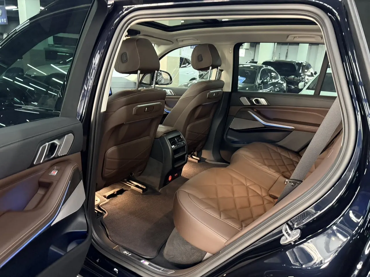 BMW 2023 X5 xDrive30Li 48V 2.0T exclusive m sports obsidian night suit automatic gear 7