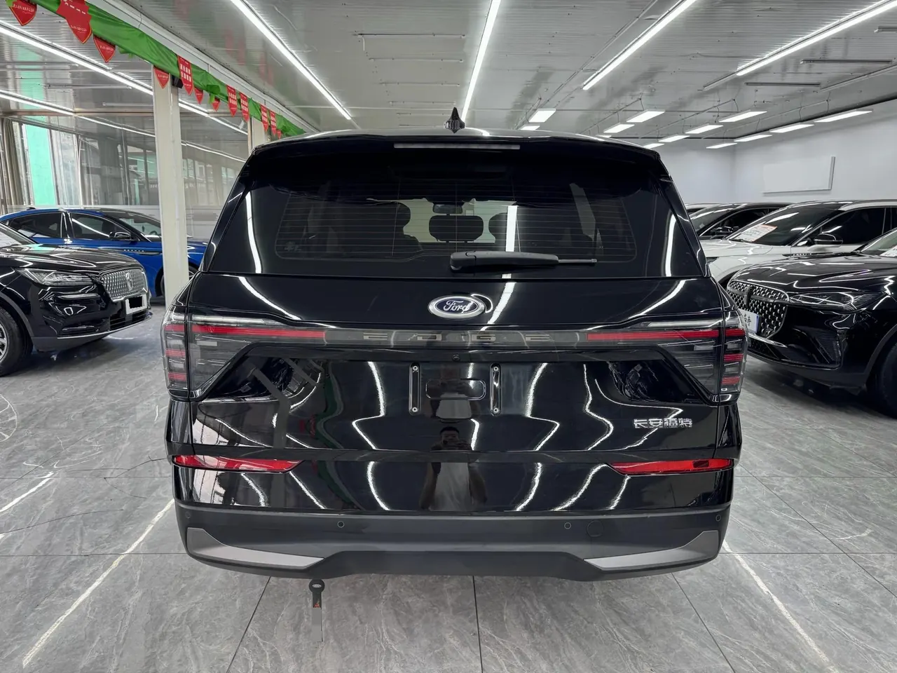 Ford 2025 Ruijie L 2.0T EcoBoost Two-wheel Drive 7-seat Luxury Automatic Gear 8