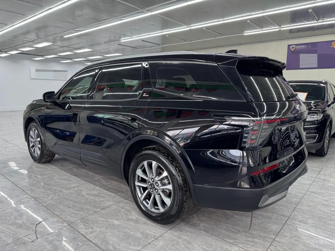 Ford 2025 Ruijie L 2.0T EcoBoost Two-wheel Drive 7-seat Luxury Automatic Gear 9