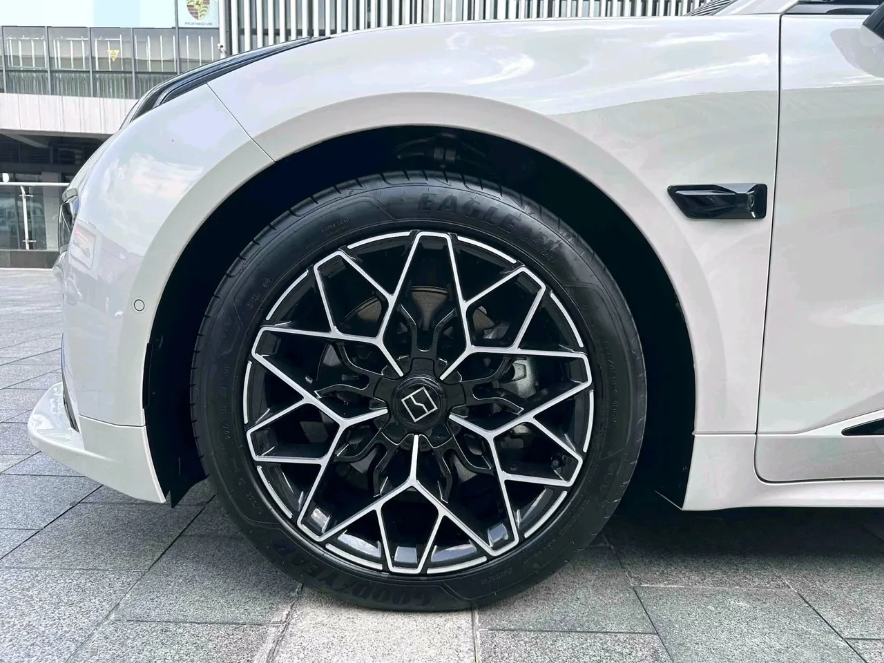 Zeekr 2025 Zeekr 001 WE Edition 95kWh Four-wheel Drive Automatic 9