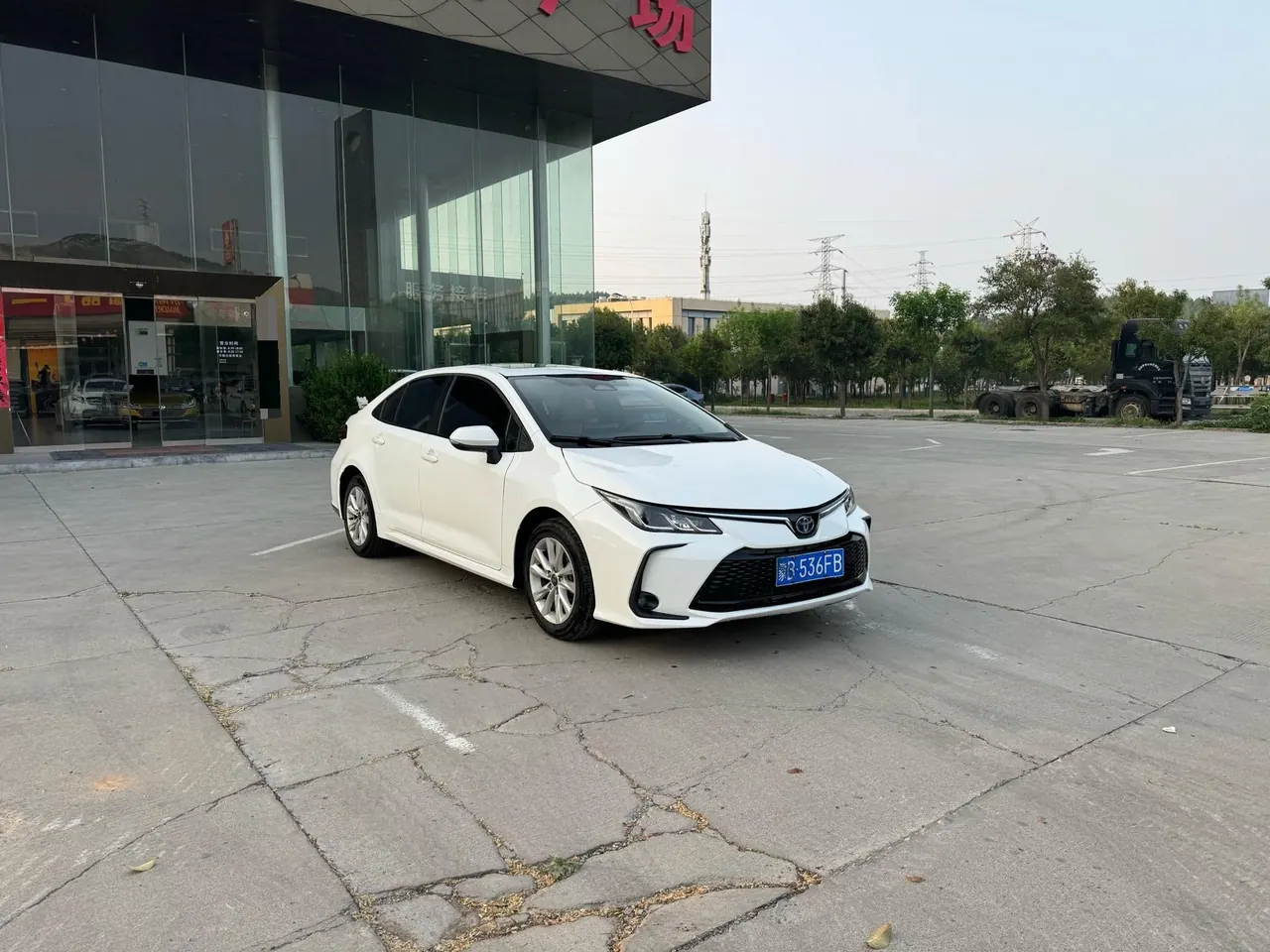 Toyota 2023 Corolla Double Engine 1.8 Stepless Intelligent Electric Hybrid Elite Automatic Gear 2