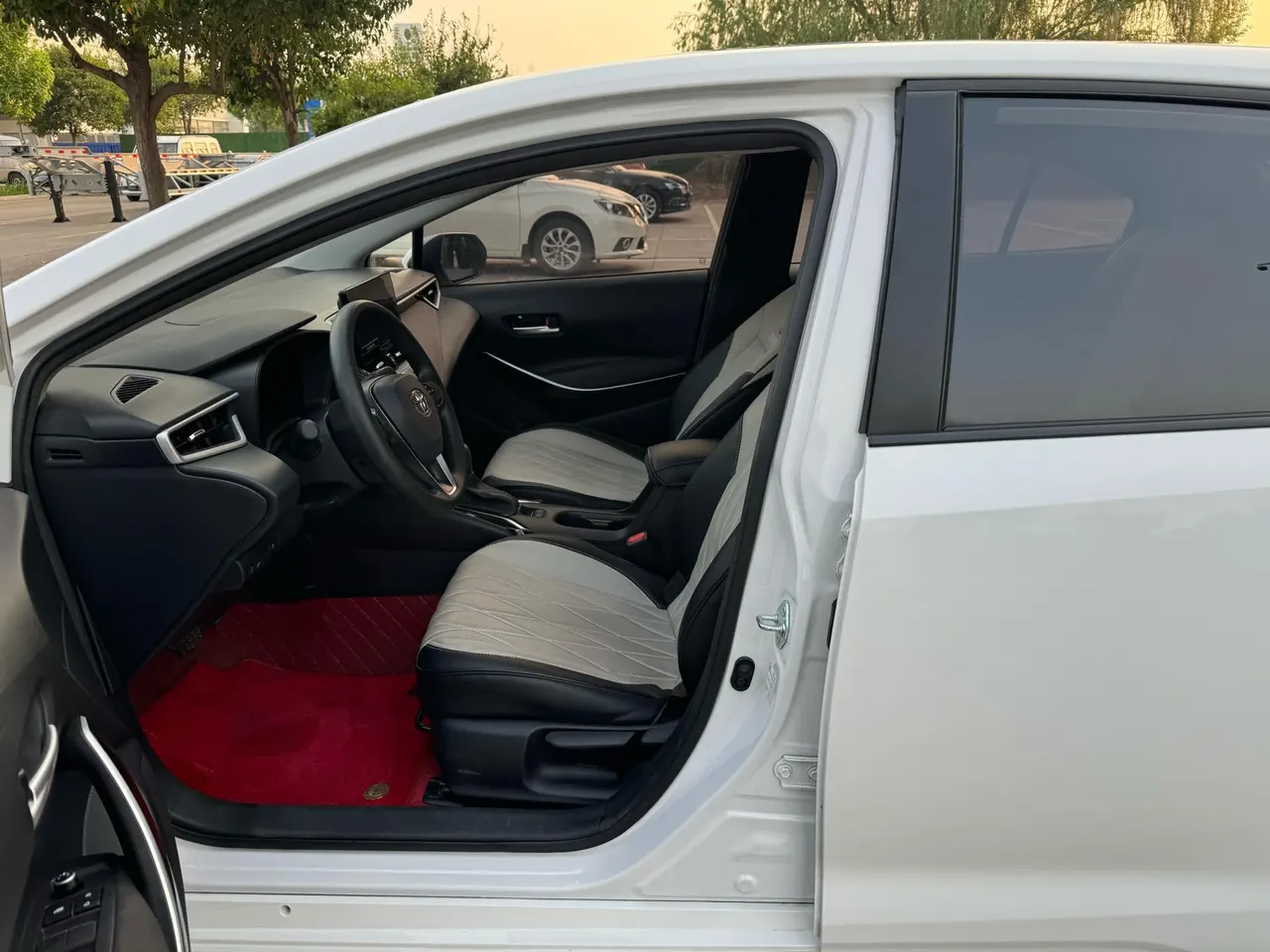 Toyota 2023 Corolla Double Engine 1.8 Stepless Intelligent Electric Hybrid Elite Automatic Gear 4