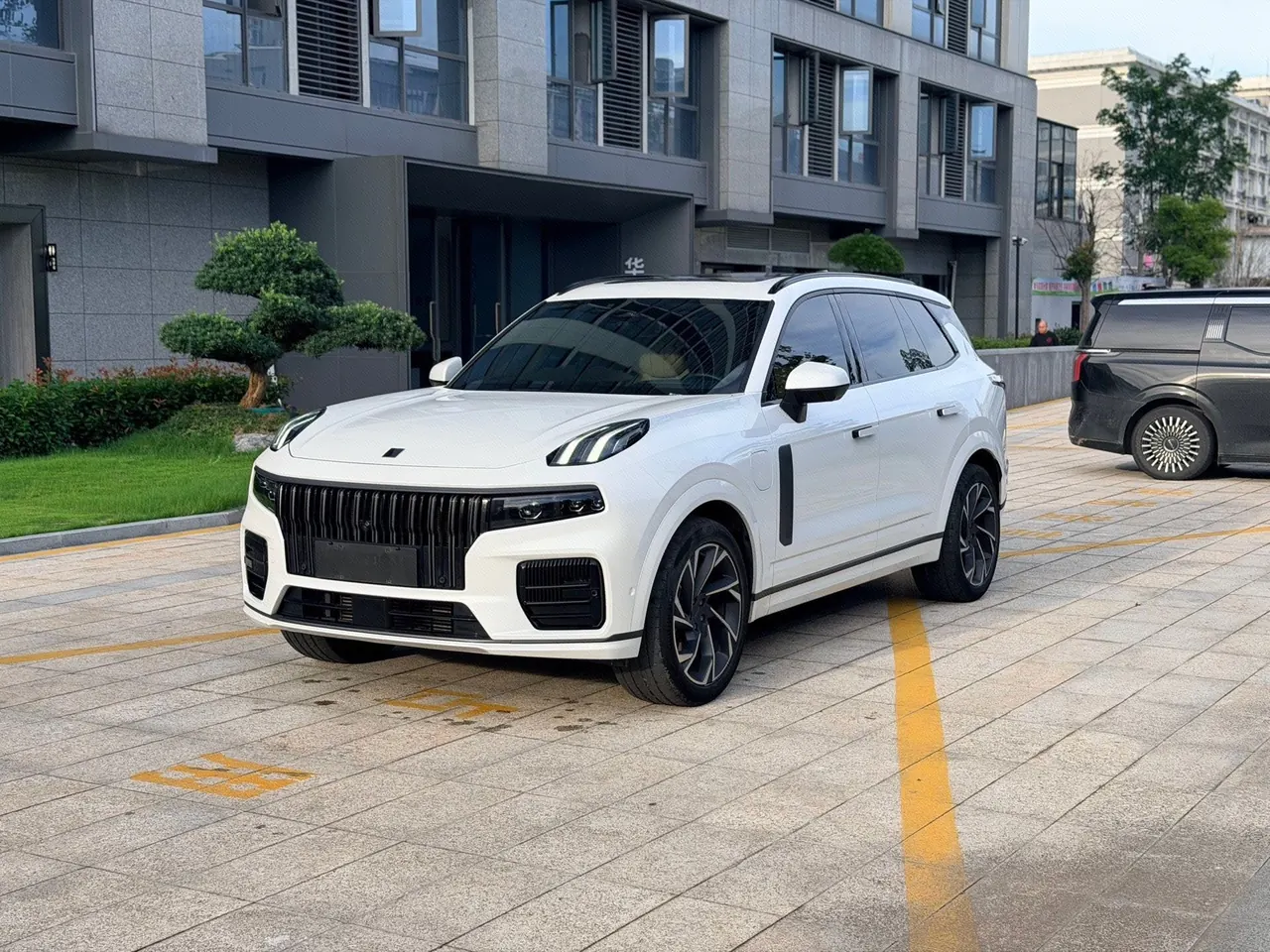 LYNK&amp;CO 09 New Energy 2021 LYNK&amp;CO 09 PHEV 2.0T Halo 6-seat Automatic Gear - View 1