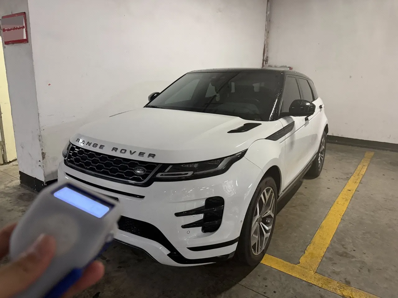 打开图片灯箱:Land Rover 2020 Range Rover Aurora 48V 2.0T 249PS R-DYNAMIC SE Sports Technology Edition Automatic Gear