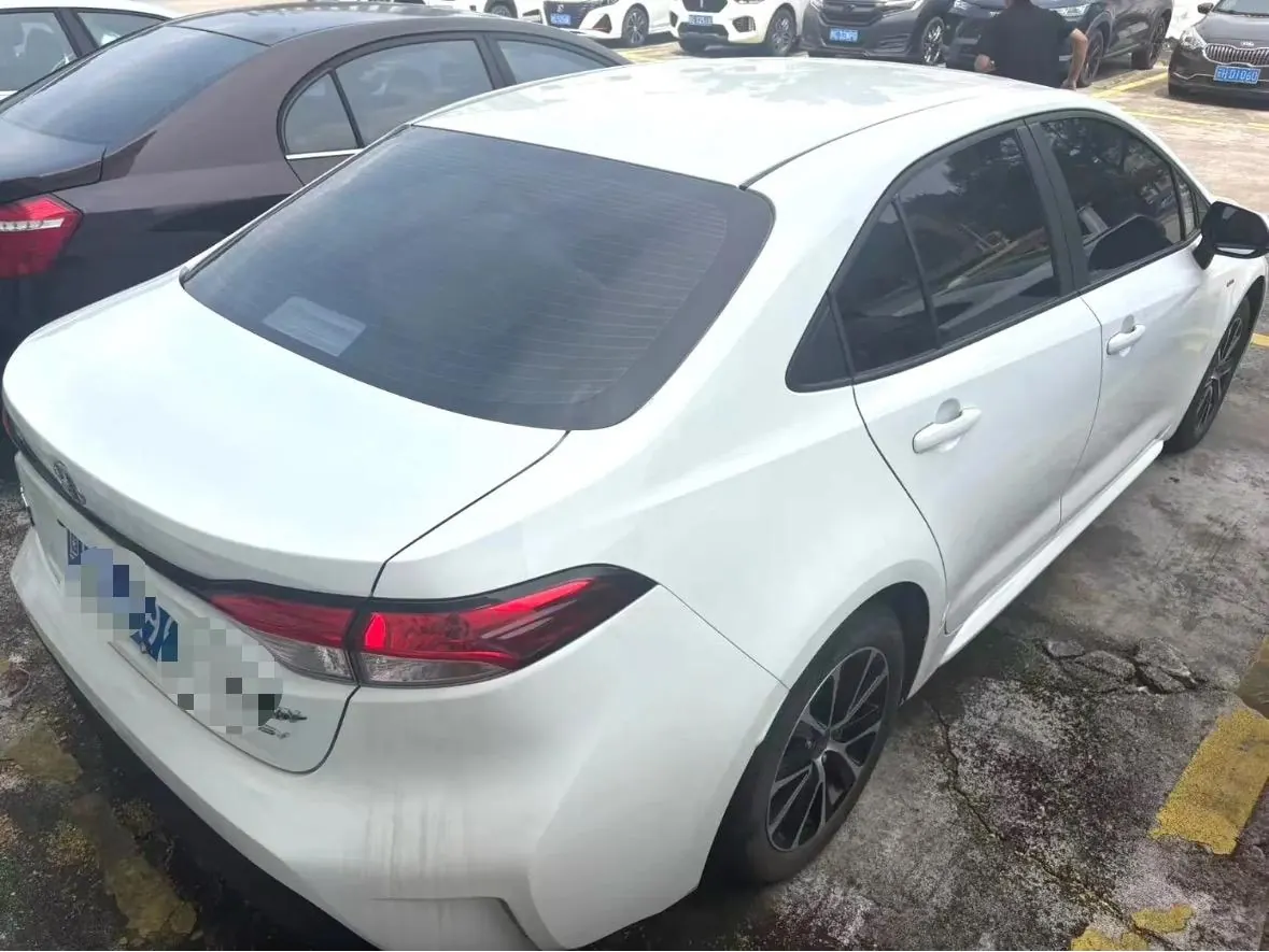Toyota 2024 Lei Ling Shuangqing 1.8 Stepless Intelligent Electric Hybrid Leading Edition Automatic Gear 3