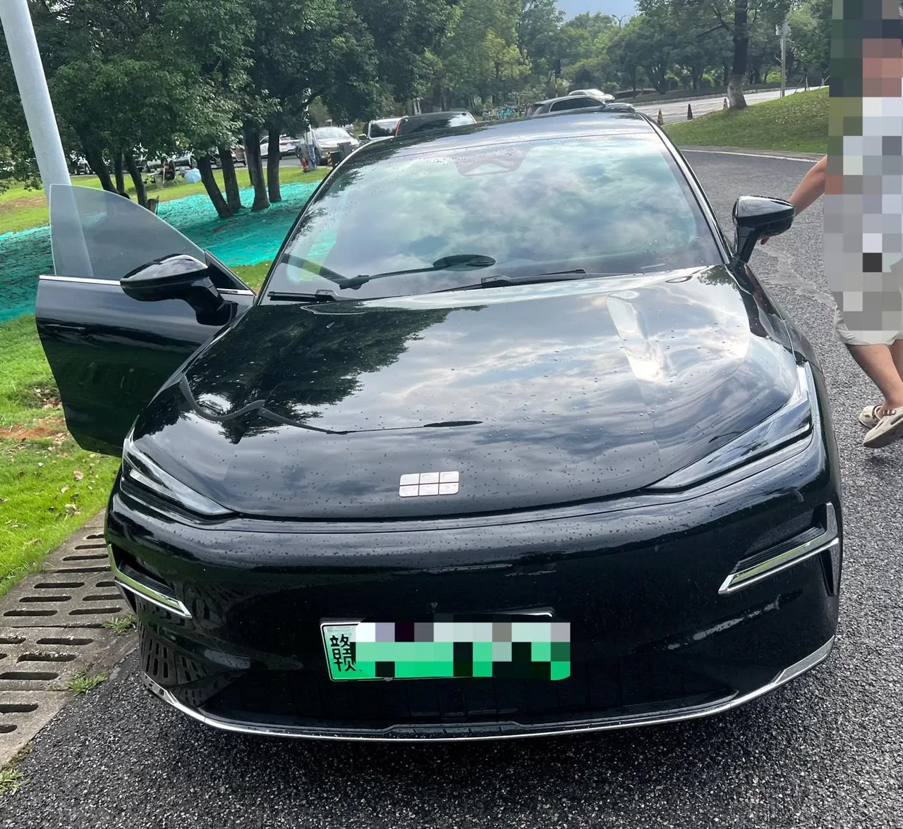 Geely Galaxy 2025 Xingyao 8 EM-i 1.5 130km Premium Edition Automatic Gear 2