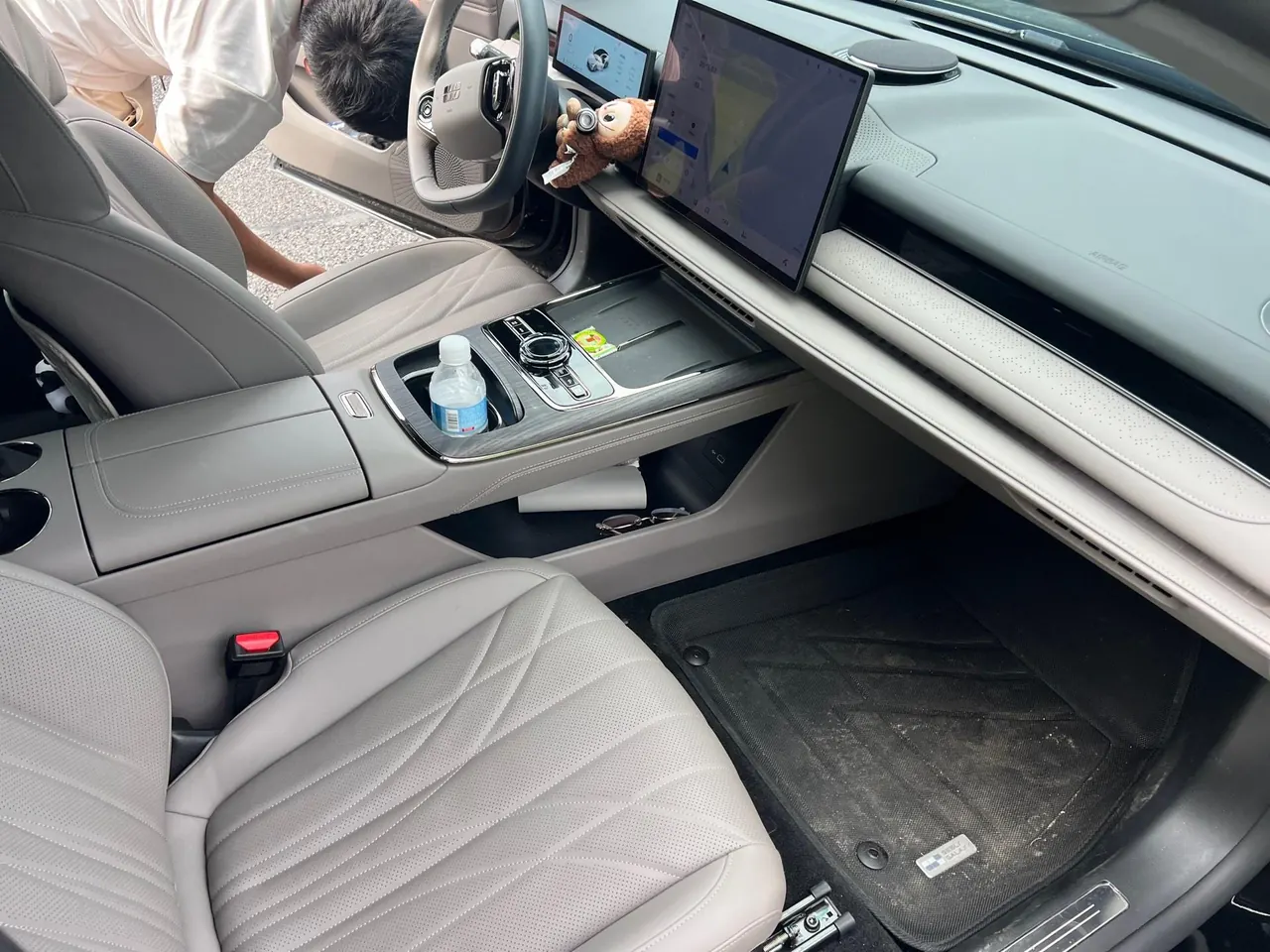 Geely Galaxy 2025 Xingyao 8 EM-i 1.5 130km Premium Edition Automatic Gear 5