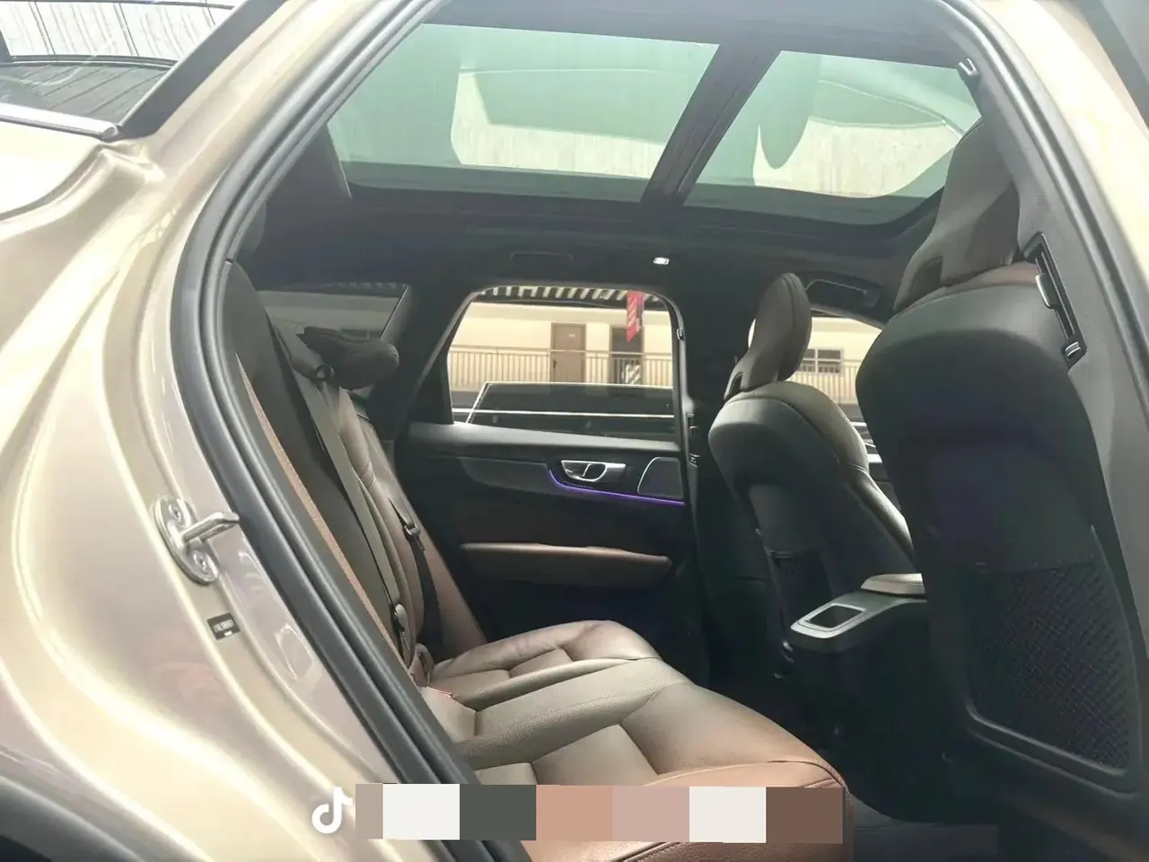 Volvo 2024 XC60 48V 2.0T B5 4-wheel-drive Zhiyi Deluxe Edition Automatic Gear 5
