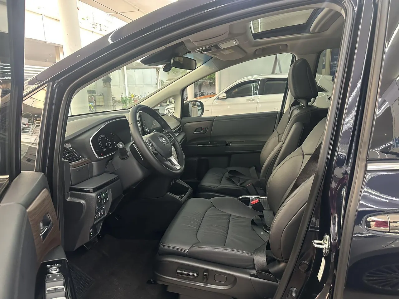 Honda 2024 Odyssey Hybrid 2.0 Stepless Sharp and Glory Edition Automatic Gear 4
