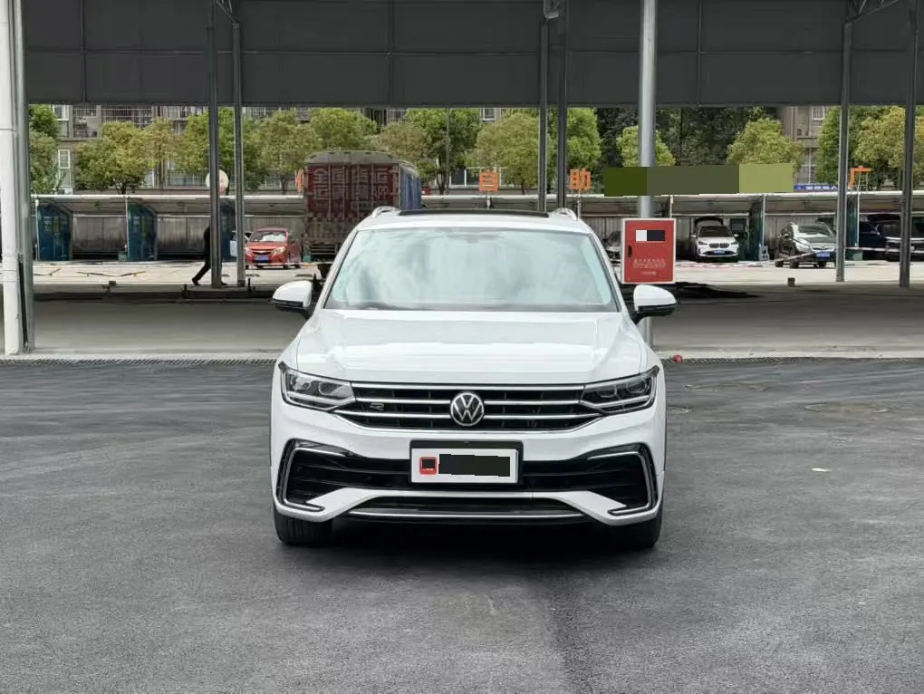 Volkswagen 2024 Tiguan L R-Line 2.0TSI 330TSI Two-Drive R-Line Overdrive Automatic Gear 2