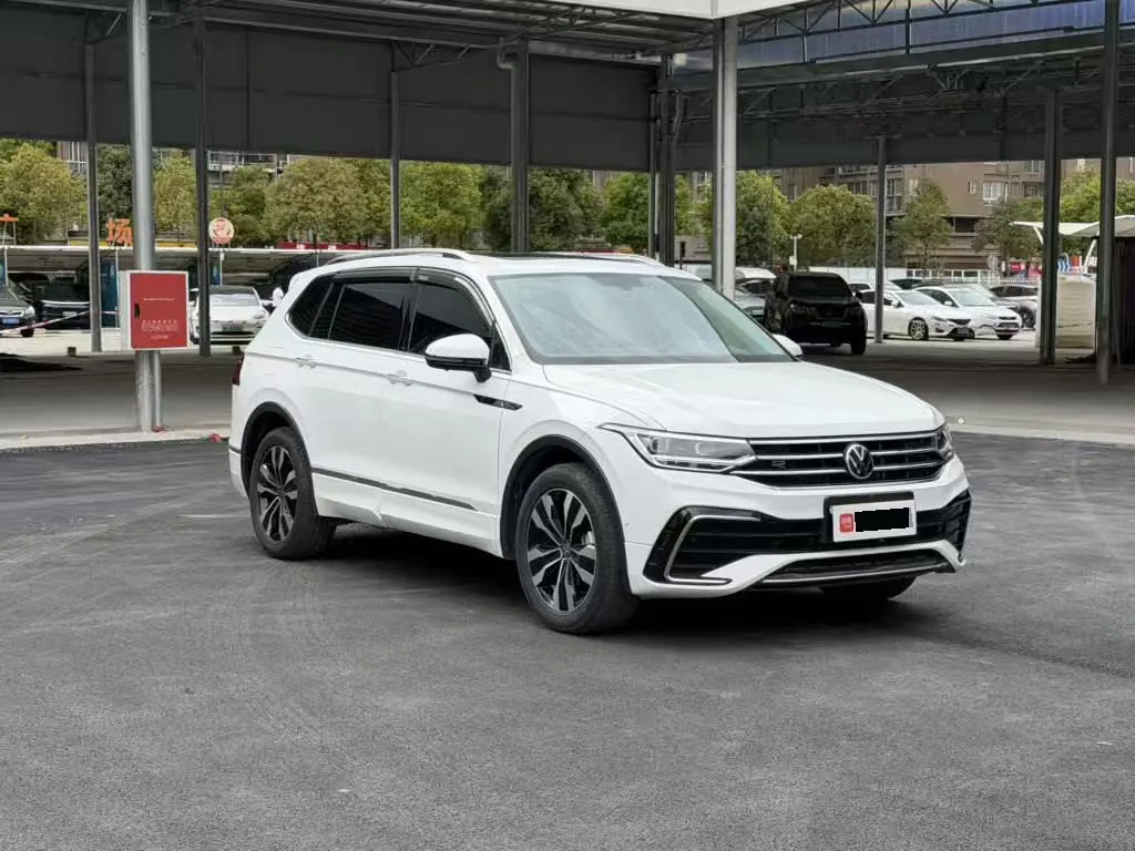 Volkswagen 2024 Tiguan L R-Line 2.0TSI 330TSI Two-Drive R-Line Overdrive Automatic Gear 4