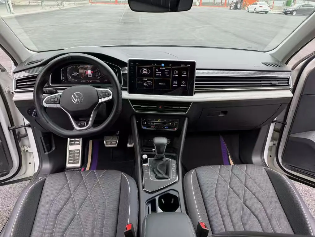 Volkswagen 2024 Tiguan L R-Line 2.0TSI 330TSI Two-Drive R-Line Overdrive Automatic Gear 6