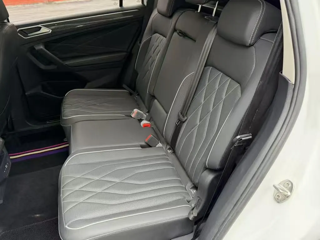 Volkswagen 2024 Tiguan L R-Line 2.0TSI 330TSI Two-Drive R-Line Overdrive Automatic Gear 7