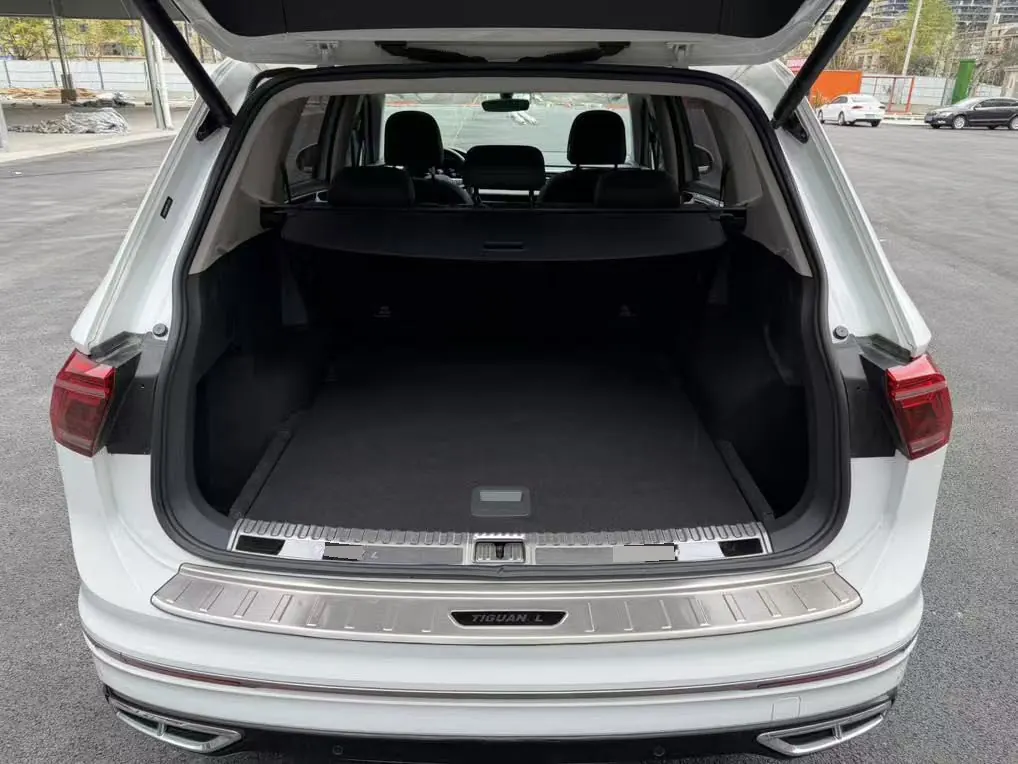 Volkswagen 2024 Tiguan L R-Line 2.0TSI 330TSI Two-Drive R-Line Overdrive Automatic Gear 8