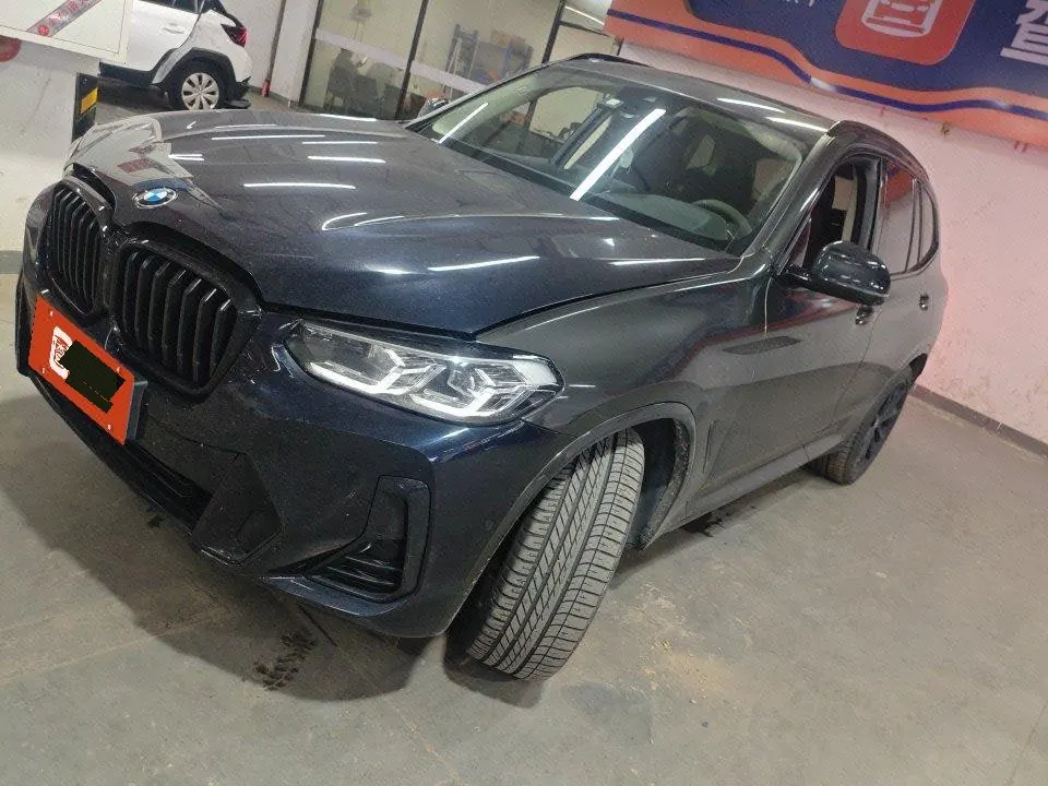 打开图片灯箱:BMW 2022 X3 xDrive30i 2.0T Leading M Obsidian Night Suit Automatic Gear