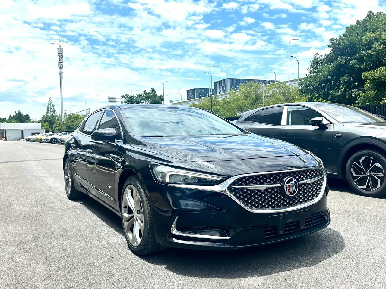 Buick 2022 LaCrosse 2.0T Avenir Premium Automatic 2