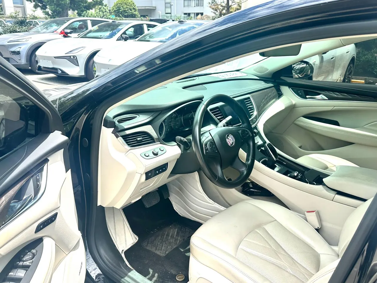 Buick 2022 LaCrosse 2.0T Avenir Premium Automatic 3
