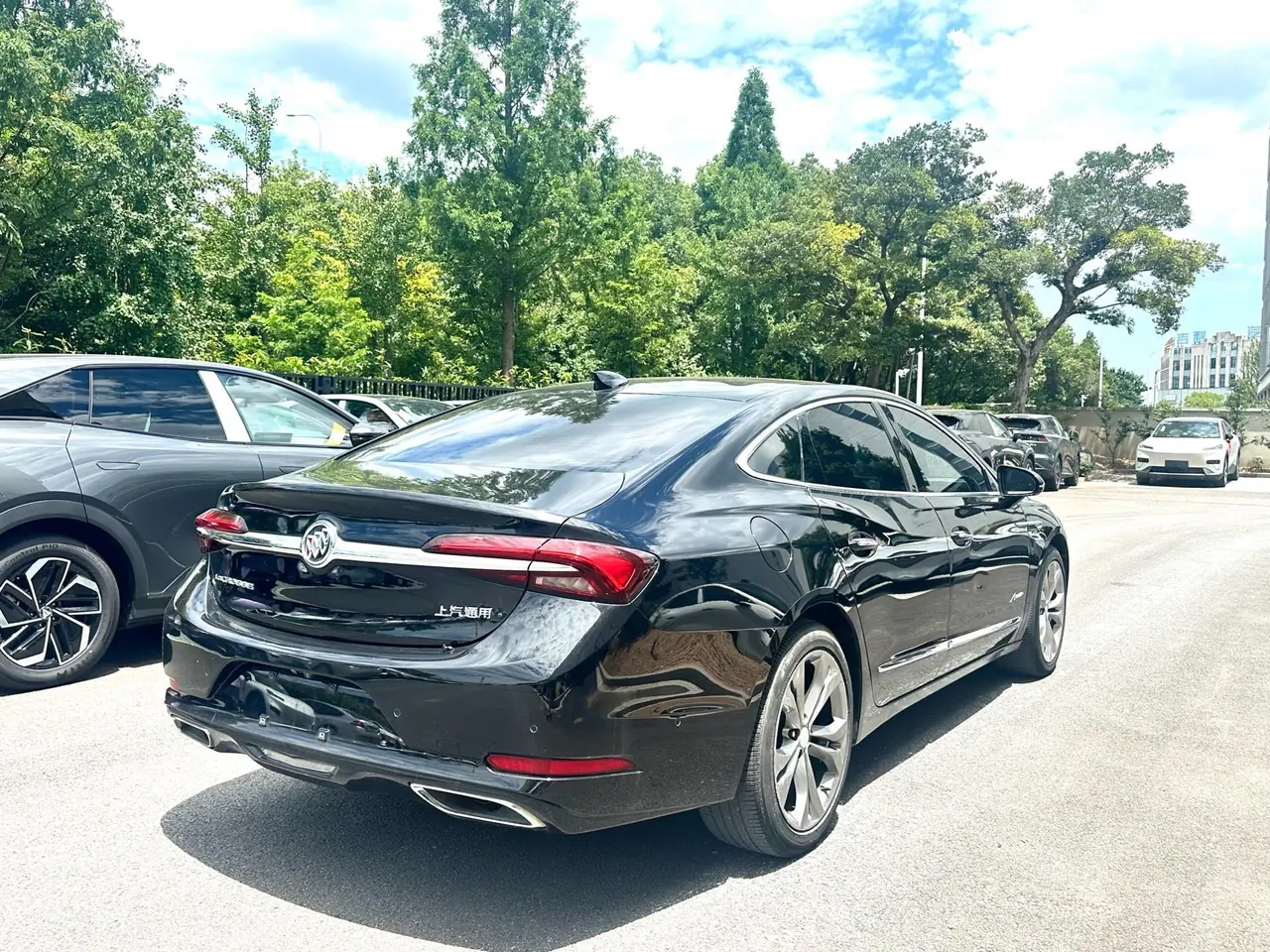 Buick 2022 LaCrosse 2.0T Avenir Premium Automatic 9