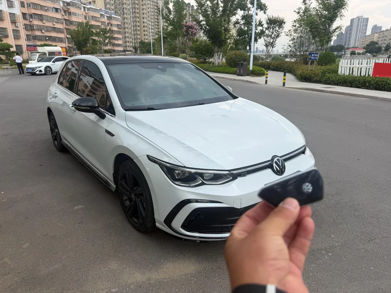 Volkswagen 2023 Golf 8 R-Line 1.4TSI 280TSI Lite Automatic 2