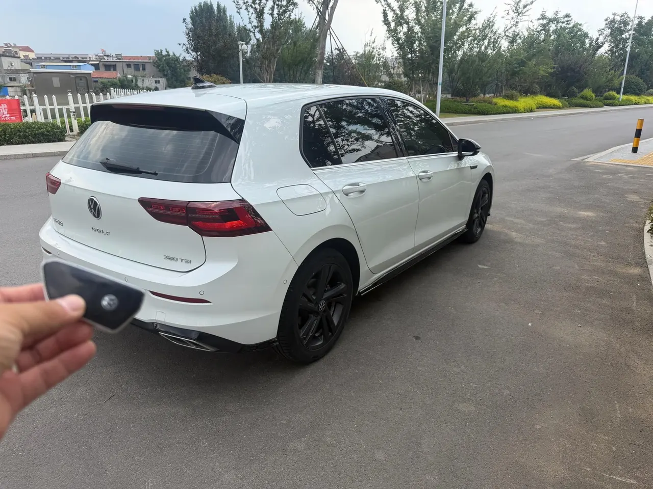 Volkswagen 2023 Golf 8 R-Line 1.4TSI 280TSI Lite Automatic 3