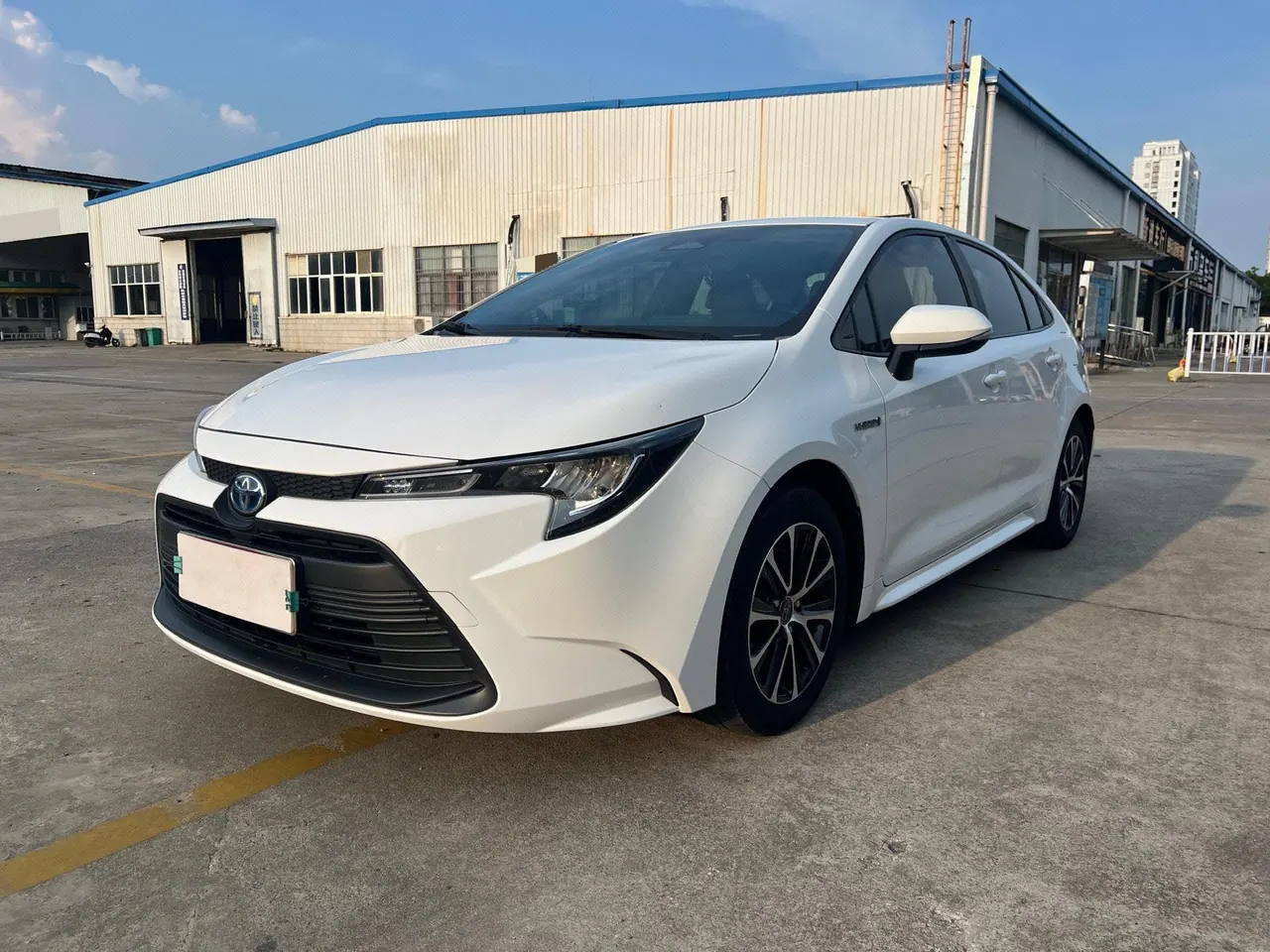 Open image lightbox: Toyota 2023 Lei Ling Shuangqing 1.8 Stepless Intelligent Electric Hybrid Leading Edition Automatic Gear