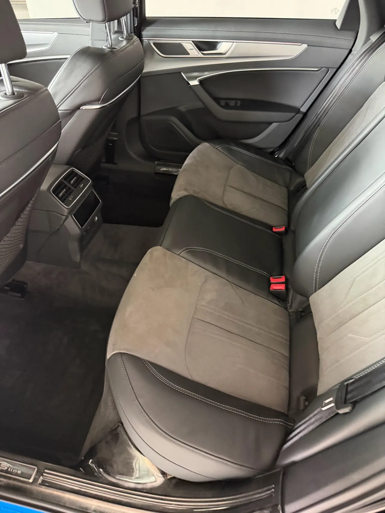 Audi 2024 A6L 2.0TFSI 45TFSI Selected Dynamic Automatic 3