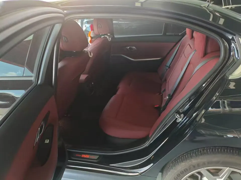 Open image lightbox: BMW 2024 i3 eDrive 35 L automatic gear