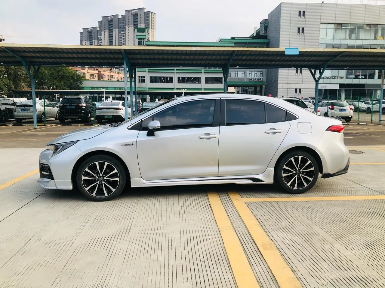 Toyota 2022 Lei Ling Shuangqing 1.8H Stepless Sports Edition Automatic Gear 3