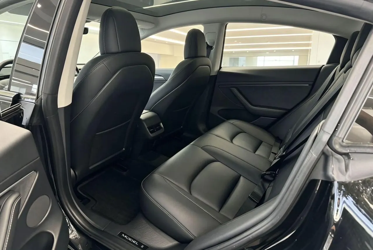 Tesla 2022 Model 3 rear-wheel drive version of automatic transmission 3