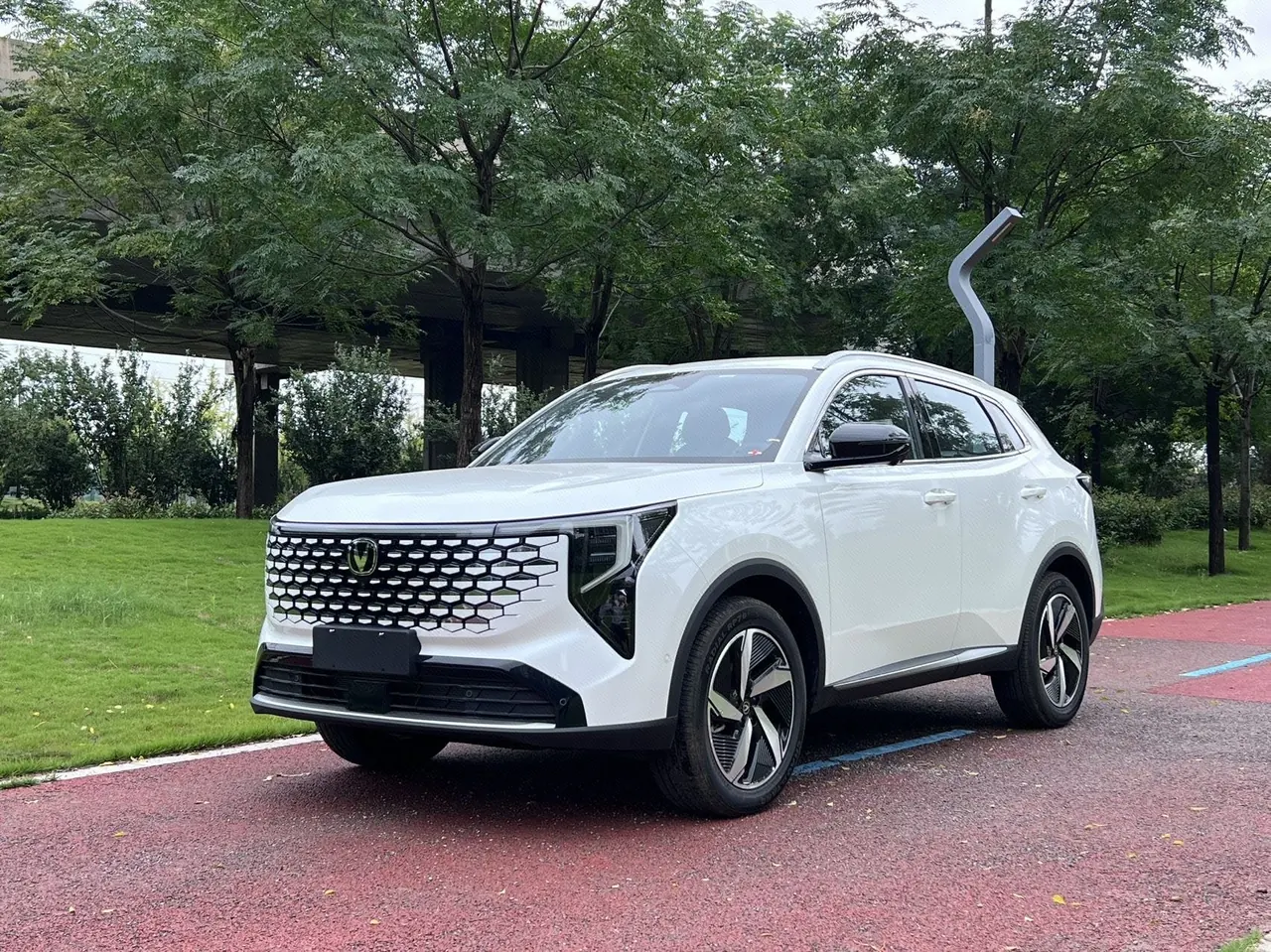 Open image lightbox: ChangAn 2026 CS55 PLUS PHEV 1.5 Stepless Smart New Blue Whale 125km Zhiyue Edition Automatic Gear