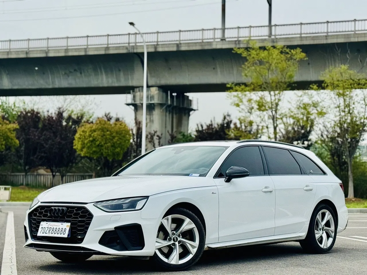 Audi A4 (Imported) 2022 A4 Avant 2.0TFSI 40TFSI Fashion Dynamic Automatic Gear - View 1