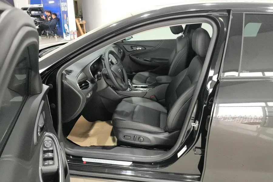Chevrolet 2022 Meridian XL 2.0T Redline 550T Sharp Edition Automatic Gear 3